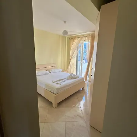 Three Bedrooms Lägenhet *