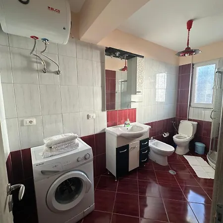 Three Bedrooms Lägenhet Sarandë